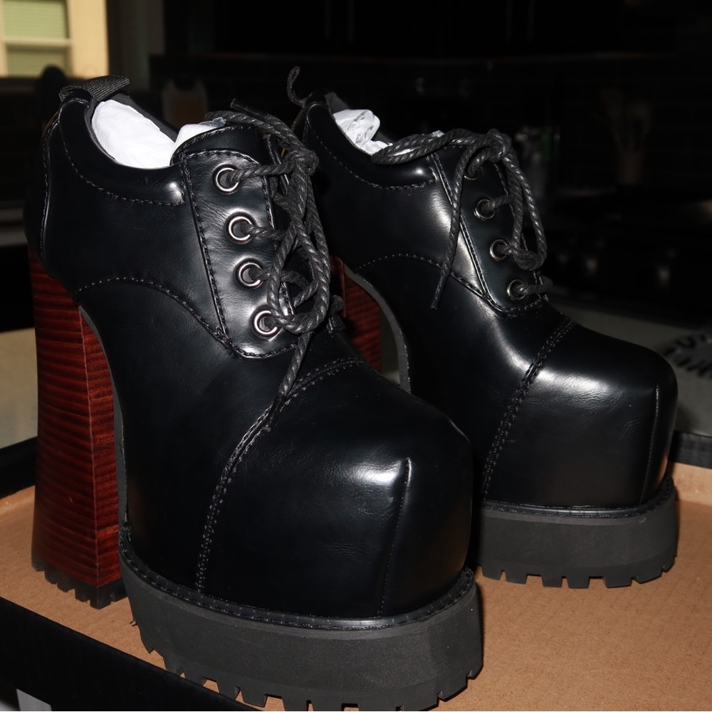 Current Mood Black and Brown Platform Heels - Picture 1 of 6
